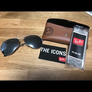 BRAND NEW NEVER WORN RayBan Polarized Aviators.